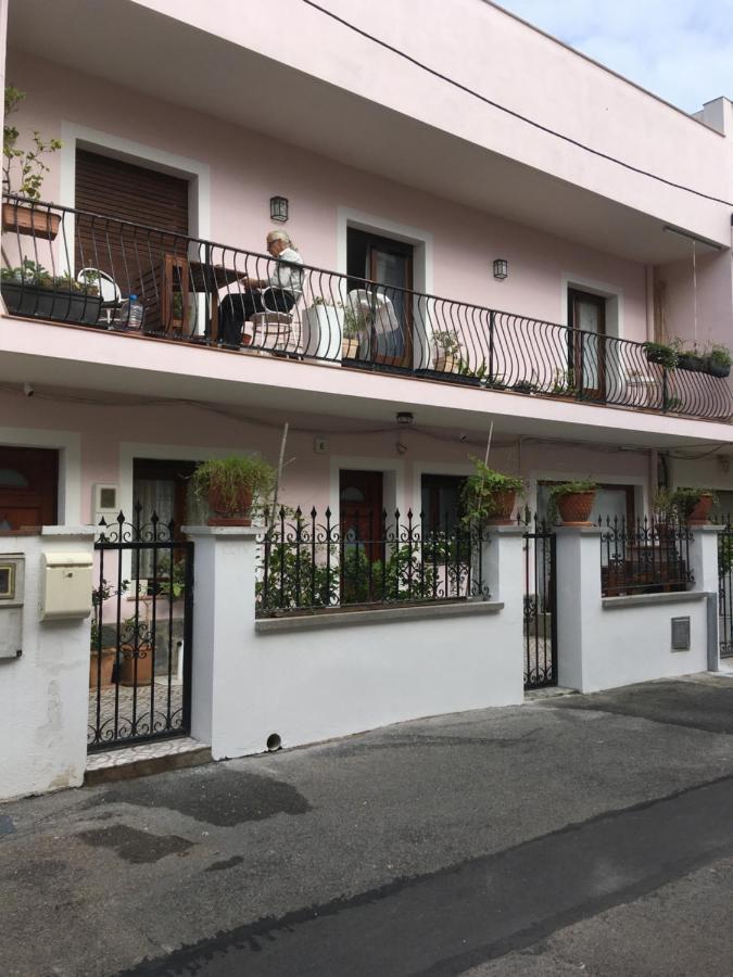 Montserrat Apartment กาลองเย ภายนอก รูปภาพ