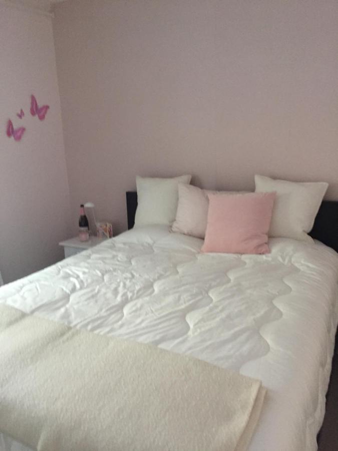 Montserrat Apartment กาลองเย ภายนอก รูปภาพ